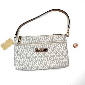Michael Kors - Wristlet